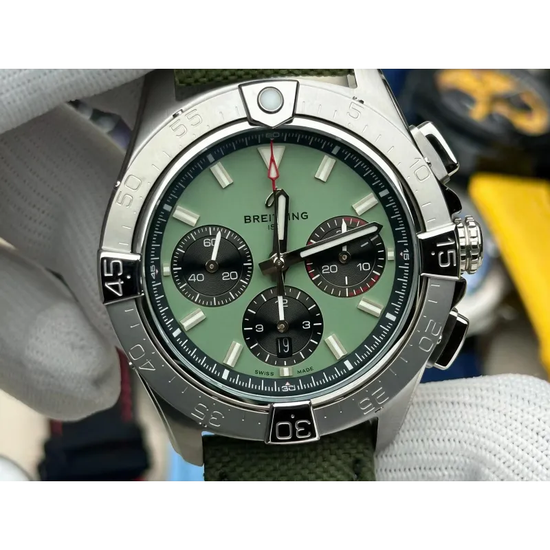Breitling Avenger B01 Chronograph 44 AB0147101L1X1 Replica - Cadran Vert Acier Inoxydable