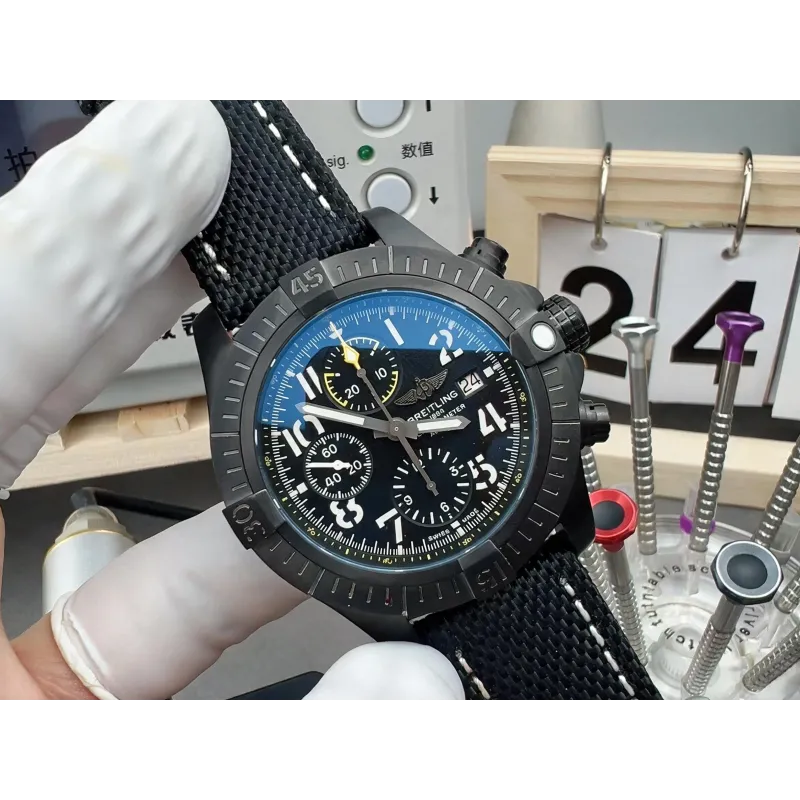 Breitling Avenger V13317101B1X1 Replica - Cadran Noir Lunette Cannelee
