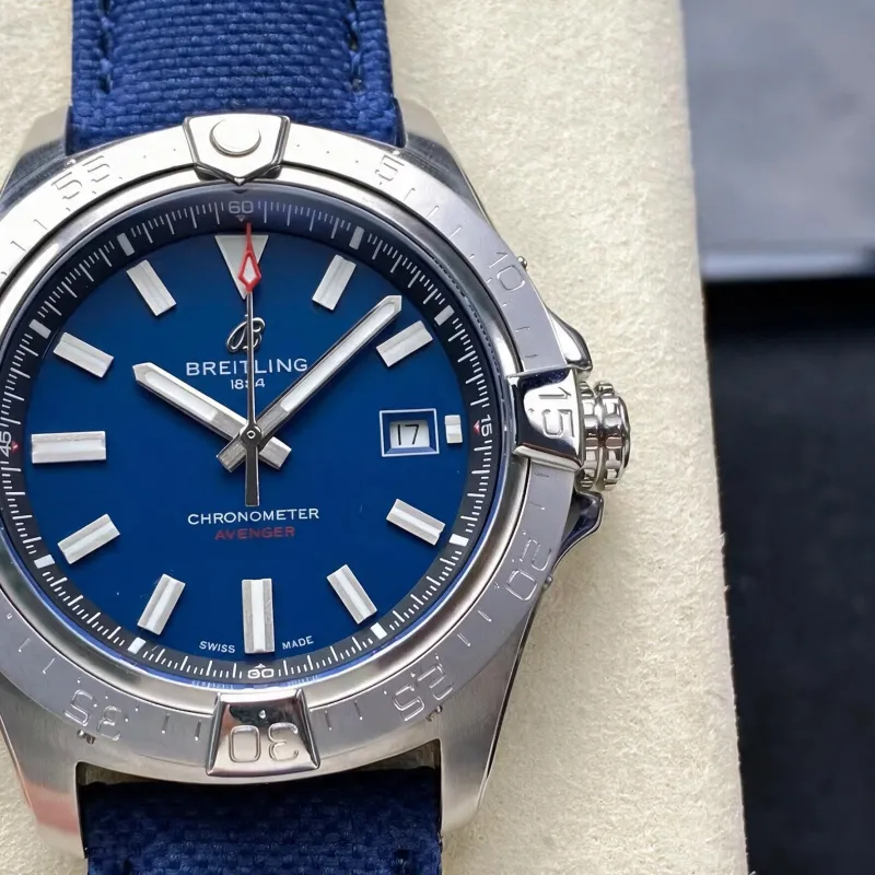 Breitling Avenger A17328101C1X1 Replica - Cadran Bleu Lunette Cannelee