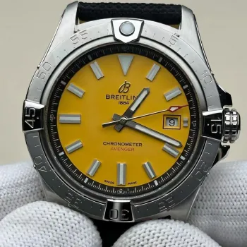 Breitling Avenger A17319101I1X1 Replica - Cadran Jaune Lunette Cannelee