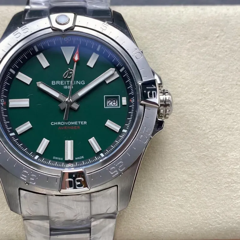 Breitling Avenger A17328101L1A1 Replica - Cadran Vert Lunette Cannelee