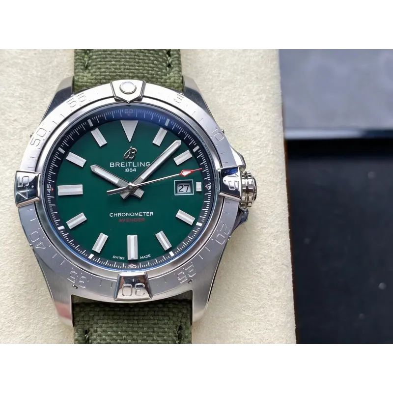 Breitling Avenger A17328101L1X1 Replica - Cadran Vert Lunette Cannelee
