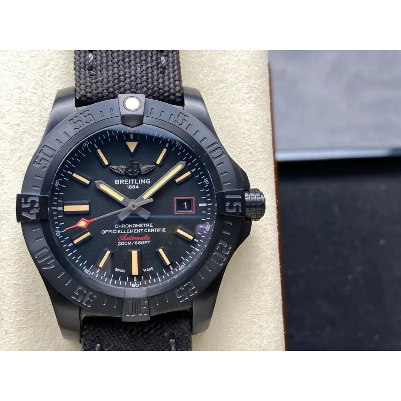 Breitling Avenger Blackbird 44 V17311101B1W1 Replica - Cadran Noir Titane