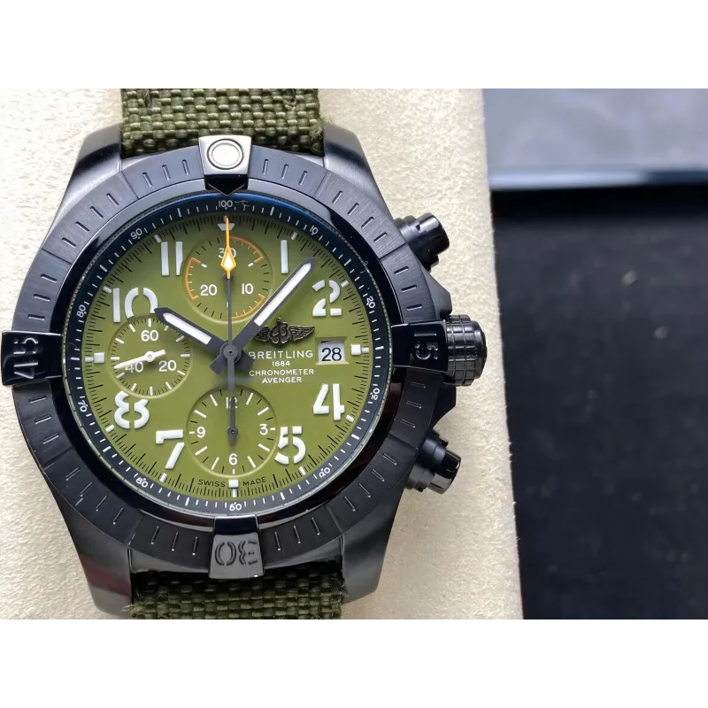 Breitling Avenger Chronograph Military Green V13317101L1X1 Replica - Cadran Vert Titane