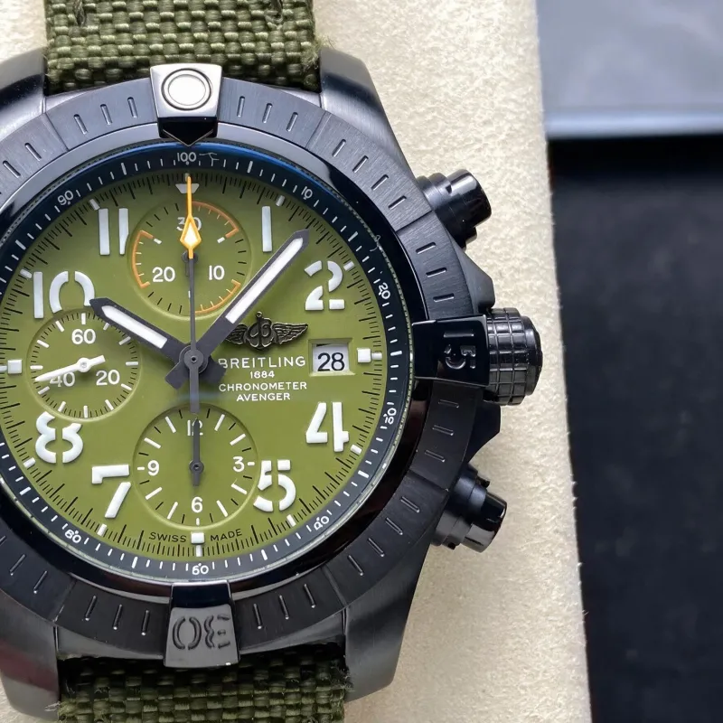 Breitling Avenger Chronograph Military Green V13317101L1X1 Replica - Cadran Vert Titane