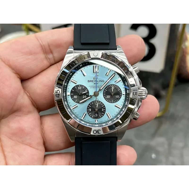 Breitling Chronomat PB0134101C1S1 Replica - Cadran Bleu Glace Lunette Cannelee
