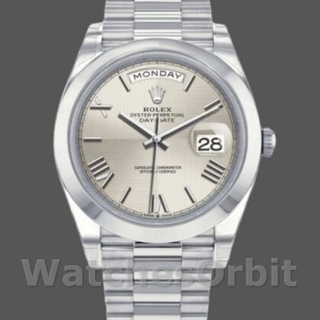 Replique Hommes Rolex Day-Date-228206, 40mm, cadran argenté à chiffres romains, platine, Argenté Hommes