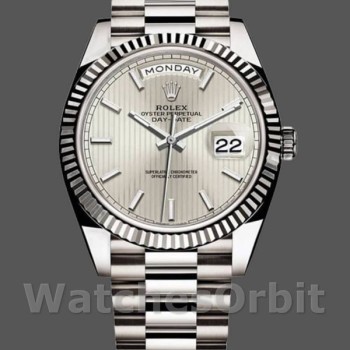 Replique Hommes - Rolex Day-Date-228239, 40mm, cadran argenté à motif rayé, lunette cannelée, Argenté Hommes