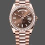 Replique Hommes Rolex Day-Date-228345RBR, 40mm, marron chocolat, cadran diamanté, lunette diamantée, marron chocolat pour hommes