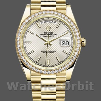 Replique Hommes Rolex Day-Date-228348RBR, 40mm, cadran argenté à motif diagonal, lunette diamantée, Argenté Hommes