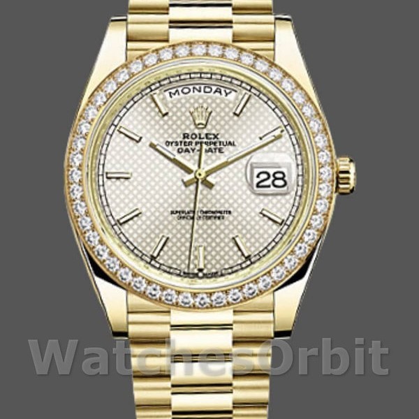 Replique Hommes Rolex Day-Date-228348RBR, 40mm, cadran argenté à motif diagonal, lunette diamantée, Argenté Hommes