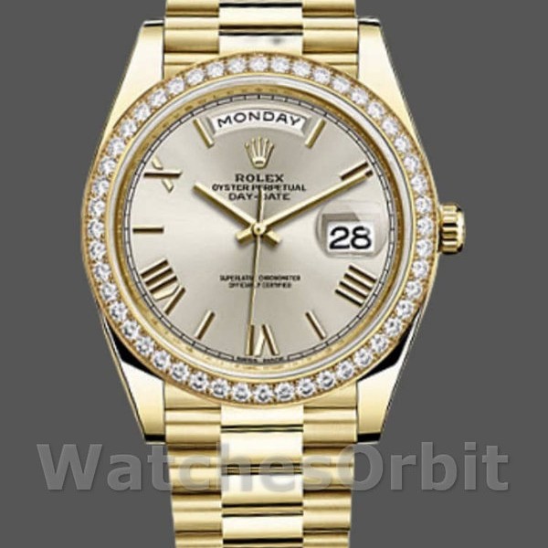 Replique Hommes Rolex Day-Date-228348RBR, 40mm, cadran romain argenté, lunette diamantée, Argenté Hommes