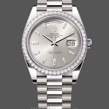 Replique Hommes Rolex Day-Date-228349RBR, 40mm, cadran argenté, lunette diamantée, Argenté Hommes