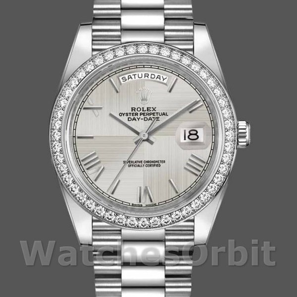 Replique Hommes Rolex Day-Date-228349RBR, 40mm, cadran romain argenté, lunette diamantée, Argenté Hommes
