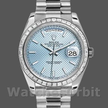 Replique Hommes - Rolex Day-Date-228396TBR, 40mm, cadran bleu glacier à motifs diagonaux, lunette diamantée, Bleu glacier Hommes