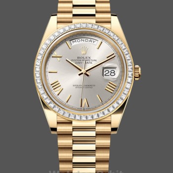Replique Hommes Rolex Day-Date-228398TBR, 40mm, cadran argenté à chiffres romains, lunette diamantée, Argenté Hommes