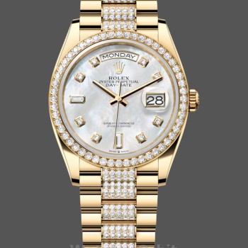Replique Rolex Day-Date 36mm Or Jaune Lunette Diamant Cadran MOP pour Femme - M128348RBR 0019 Cadran MOP